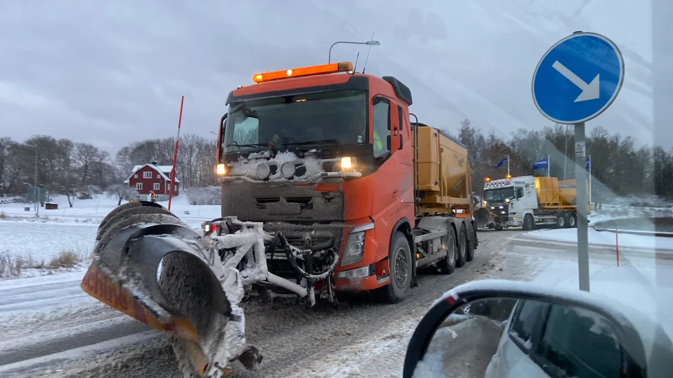 Kommunens snöröjare kan se fram emot två dygn av intensivt arbete. Mer nederbörd är på ingång.