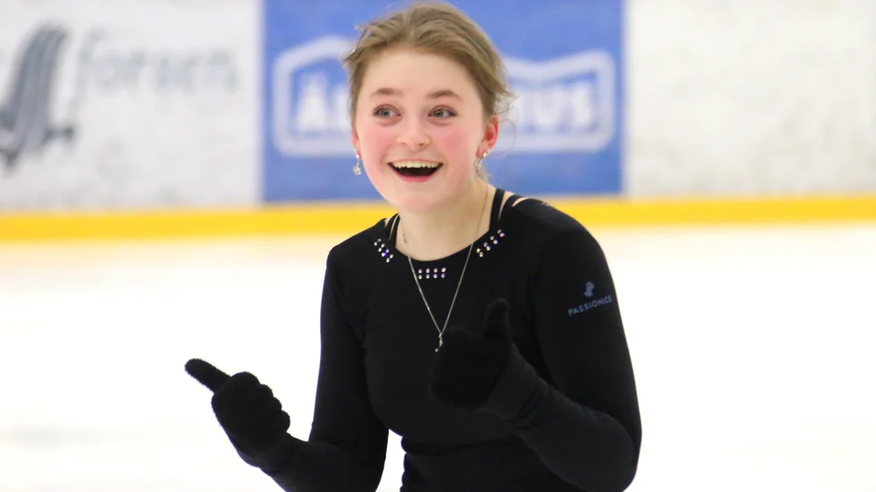Tummen upp för Ella Fredricson! Om en månad får den 15-åriga konståkningstalangen från Piteå chansen i Sveriges nationella serie. "Det har alltid varit en dröm", säger hon. 