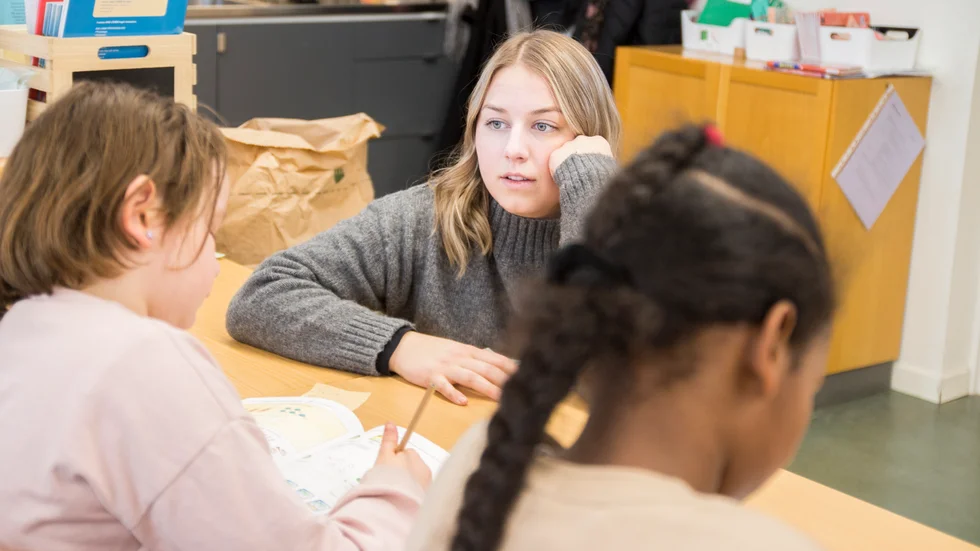 Hanna Carlsson är snart nyexaminerad grundskollärare. Tack vare att Nyhemskolan blev utsedd till övningsskola, har hon kunnat ha nästan all praktik på hemmaplan i stället för att pendla till Norrköping eller Linköping.
