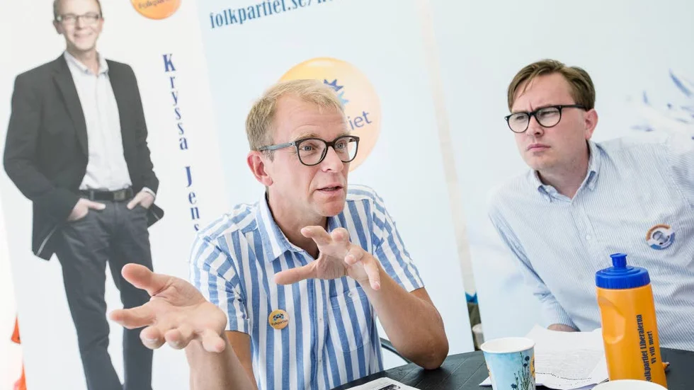 LÖNEHÖJNING. Folkpartiets Jens Sundström och Thomas Olofsson tror att vårdpersonalens löner kommer att höjas om kommuner och landsting inför lagen om valfrihet.