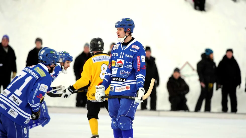 Hett byte. Kristoffer Bergdahl, i fjol i HT, jagas av Kalix Bandy.