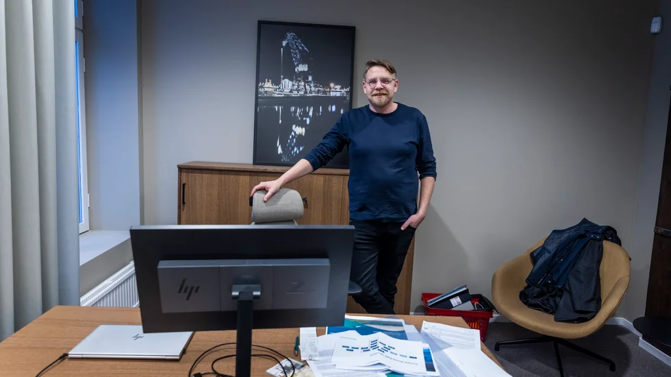 Det tog sju år för Luleåföretaget Nyab att nå målsättningen om en årsomsättning som överskred en miljard kronor. Sedan våren 2022 är företaget aktienoterat på börsen i Helsingfors, men koncernens vd Johan Larsson undersöker nu möjligheterna att flytta till Stockholmsbörsen.
