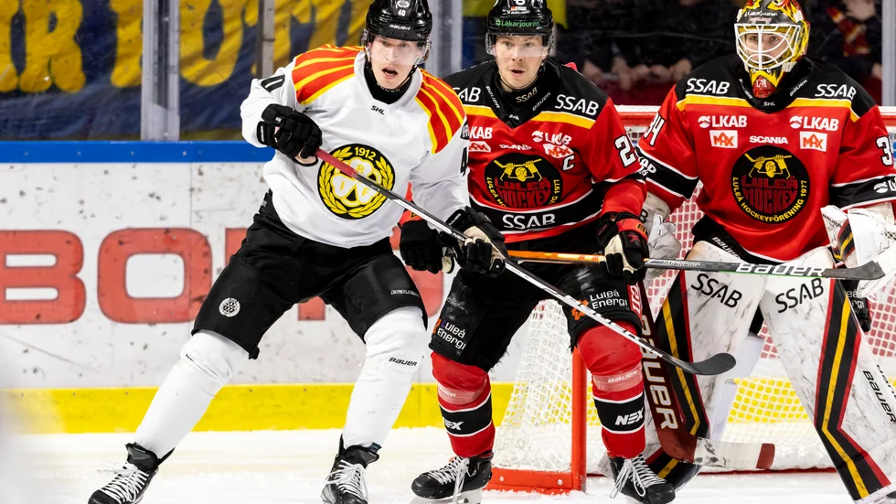 Tomi Sallinen i Brynäströja i en match mot Luleå i mars. Nu är den finländske forwarden klar för Luleå. Arkivbild.