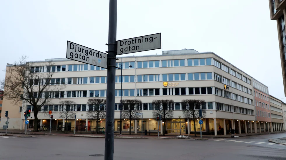 Kommunens lokaler vid Drottninggatan kommer att stå tomma i 18 månader, i väntan på ombyggnation. Det har fått oppositionspolitikern Michael Cocozza (LL) att reagera.