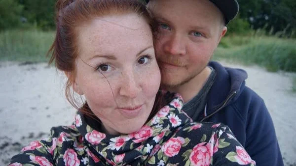 AVBRYTER. Lotta Kenttämaa och Jocke Burman.