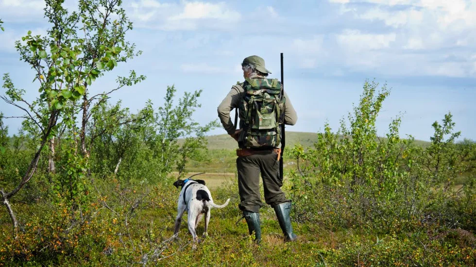Jägare. Informationen kring ripjakten är för knapphändig menar jägaren Magnus Jonsson.