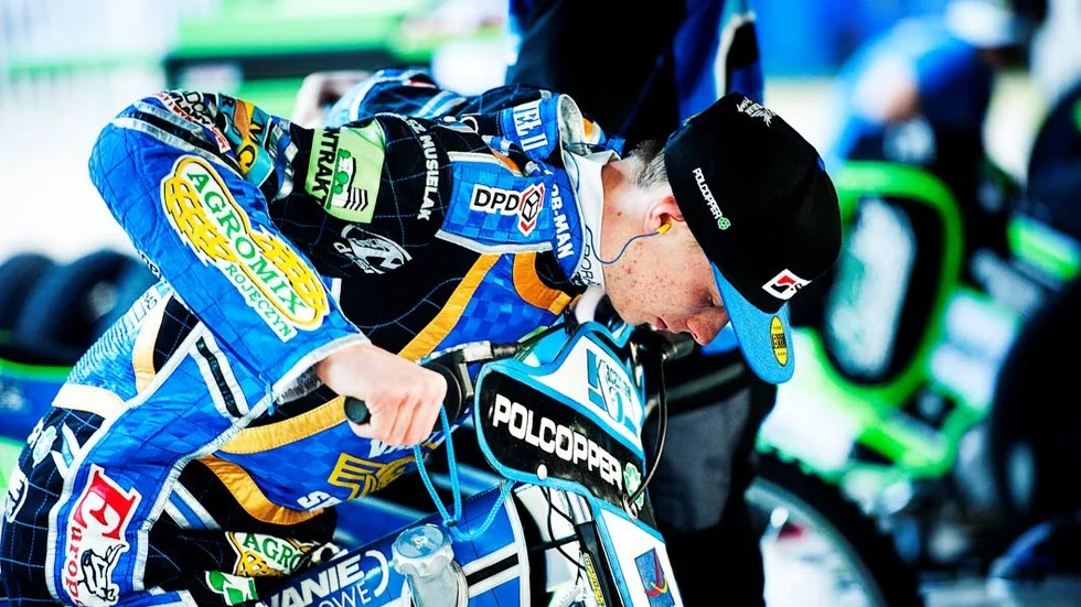 Redo. Det gäller att Tobias Musielak och Västervik Speedway kommer i väg ifrån start om det ska finnas någon segerchans mot Piraterna och Rospiggarna.