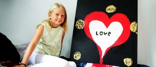 Em målar för barncancerfonden
