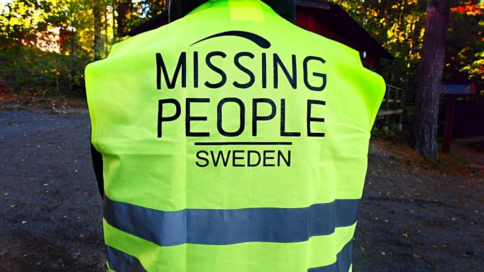Missing people söker efter den försvunna simmaren.