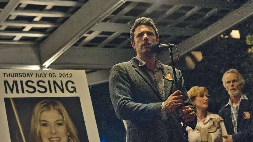 Ben Affleck spelar Nick Dunne, vars hustru Amy Dunne (Rosamund Pike) försvinner i spännande thrillern "Gone girl".