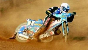 Pålitlig reserv. Chris Harris har visat sig vara ett riktigt lyckat nyförvärv för Västervik Speedway. Här ses han i en stilstudie från segermatchen mot Piraterna.						            Foto: ANDERS STEINER