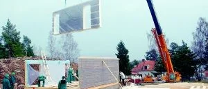 Första huset 
har kommit