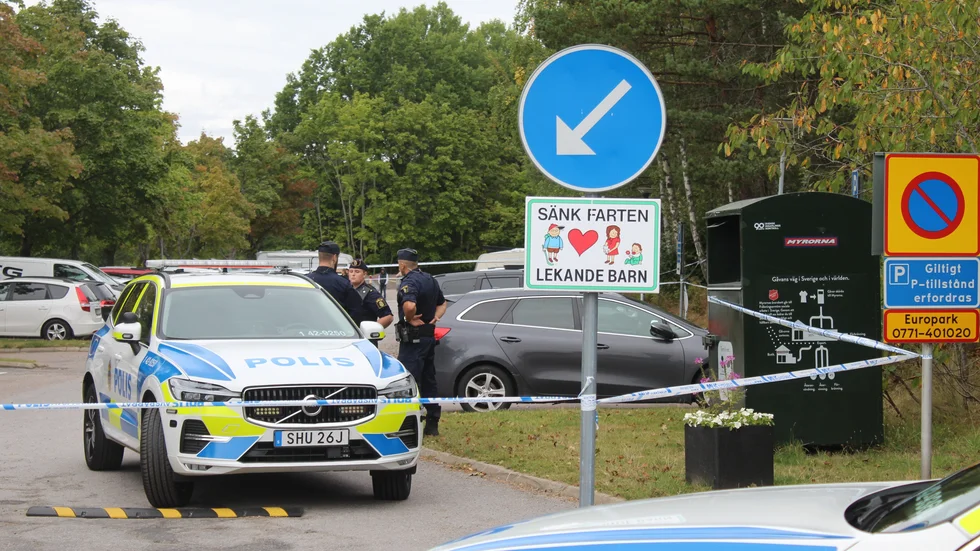 En parkering spärrades av i samband med att polisen fått kännedom om ett misstänkt föremål i Åby.