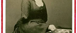 Anna Sofia broderade med fötterna