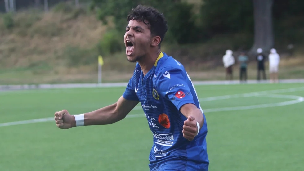 Yassim Mouram tillhör Nyköpings BIS och är en av fem spelare som pendlat till träningar och matcher i år. När klubben bygger för framtiden är trygghet och tålamod ledord.