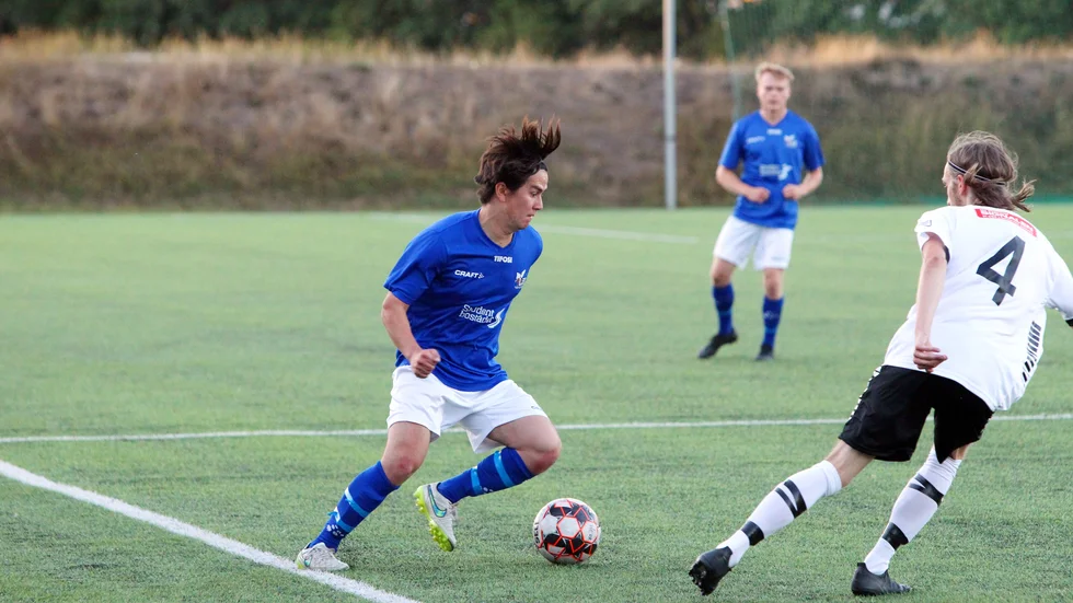 Lius Vincent Bengtsson var en av matchens bästa spelare. Här i duell med Kentys Victor Brandt.