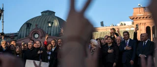 Massprotest efter mordförsöket på Kirchner