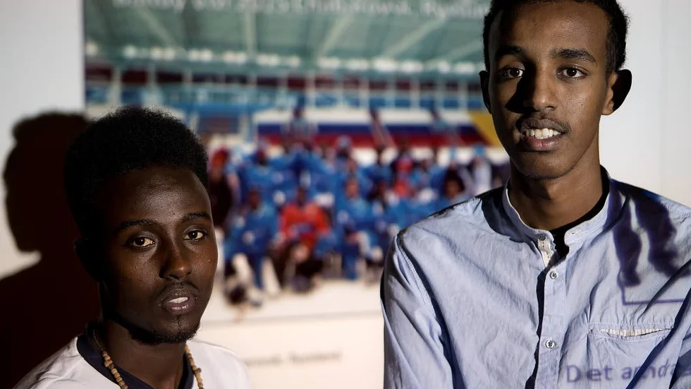 Inspiratörer. Mowliid Abdi och Mahad Abdulli hoppas att det somaliska bandylandslaget ska inspirera fler till att skapa möjligheter för invandrare att komma in i samhället.