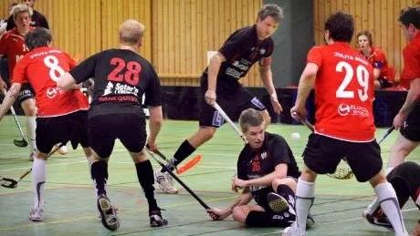 WIBK:s kedja med Jakob Dahlqvist (28), Peter Hirschman (11) och Christian Klintorph (26) övertygade mot Torshälla och hoppas fortsätta dominansen mot Karlskoga i morgon.  Foto: Anders Steiner