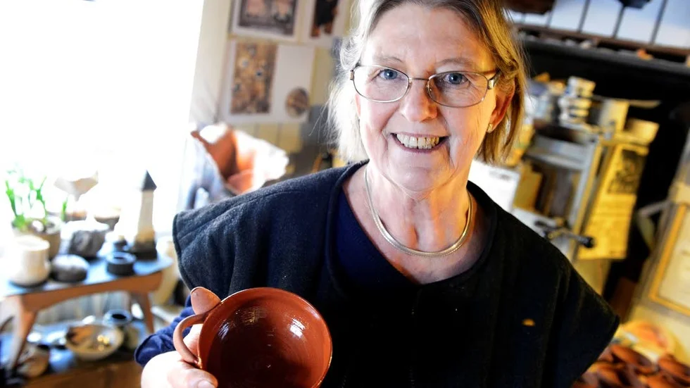 Kerstin Svensson Åhlin med sin supkopp.