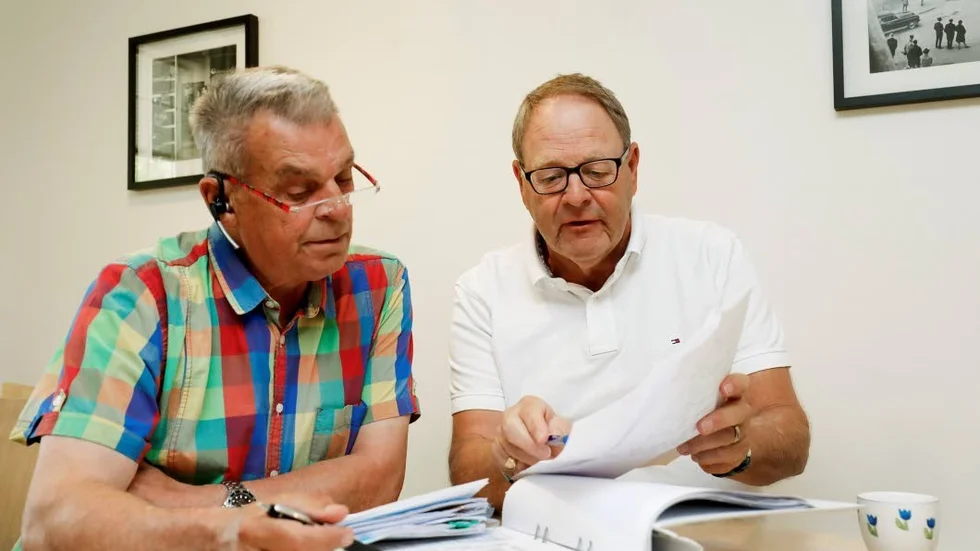 Arne Wåhlstedt och Per Andersson har gjort ett stickprov i en av Enköpings kommuns upphandlingar.