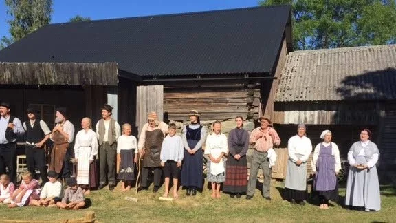 Bygdespelet Amerikabrevet spelas i Källtegens by.? Foto: Privat