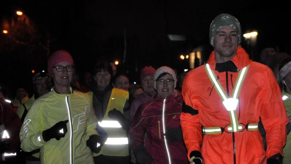 Löpträning. Daniel Hallgren är en av två ledare som håller i Tjust Bike & Running Clubs populära löpträningar.