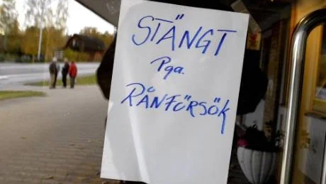 De två män, 29 och 24 år gamla, som fälldes i tingsrätten för rånet mot den kontantlösa banken i Ankasrum 22 oktober 2007 friades av hovrätten. Bevisningen ansågs allt för svag.  Arkivbild: Anders Steiner