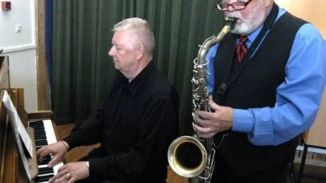 Becke Hinnerson, tenorsaxofon och Per Kårsnäs, piano spelade musik och föreläste om Skagenmålarna på Gamleby folkhögskola