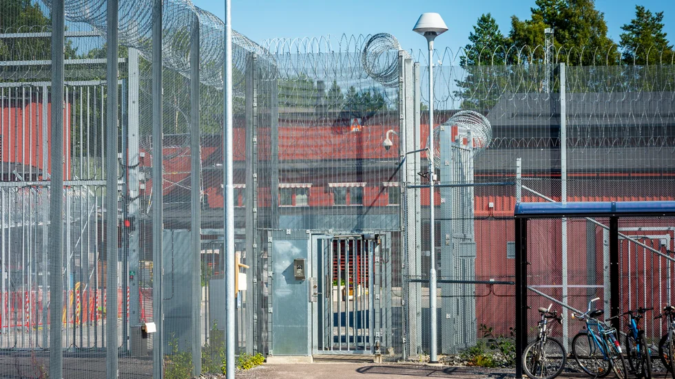 Häktet på Porsön i Luleå är precis som på andra platser runt om i Sverige sprängfyllt av personer som misstänks för brott eller de som väntar på att få börja avtjäna sitt straff.