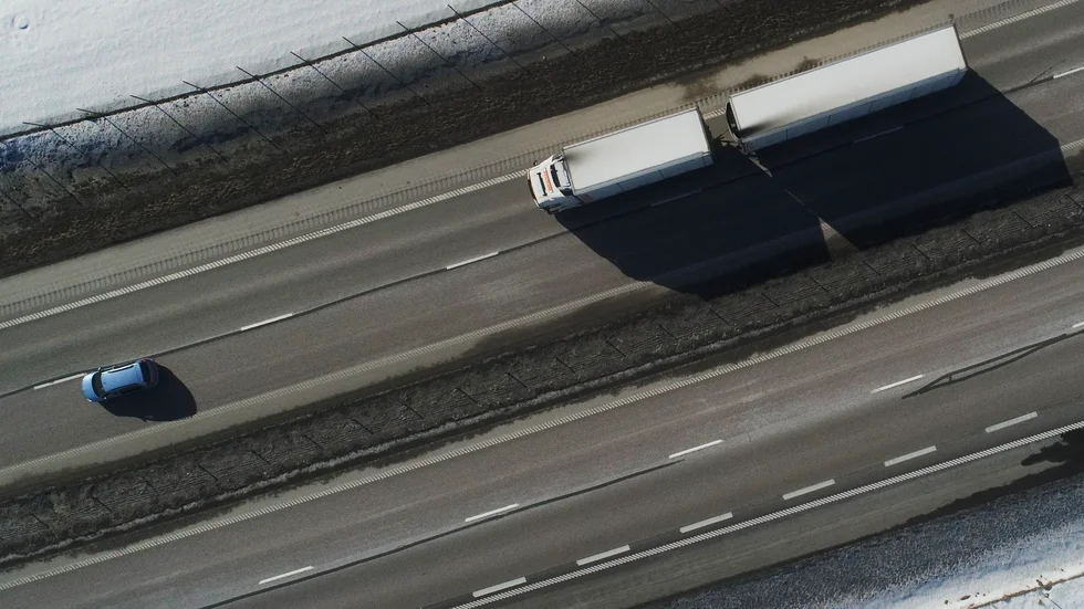 Lastbilen stoppades på E18 utanför Grillby.