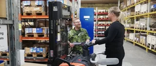 Idag bär Per-Olof hemvärnsuniformen – på jobbet