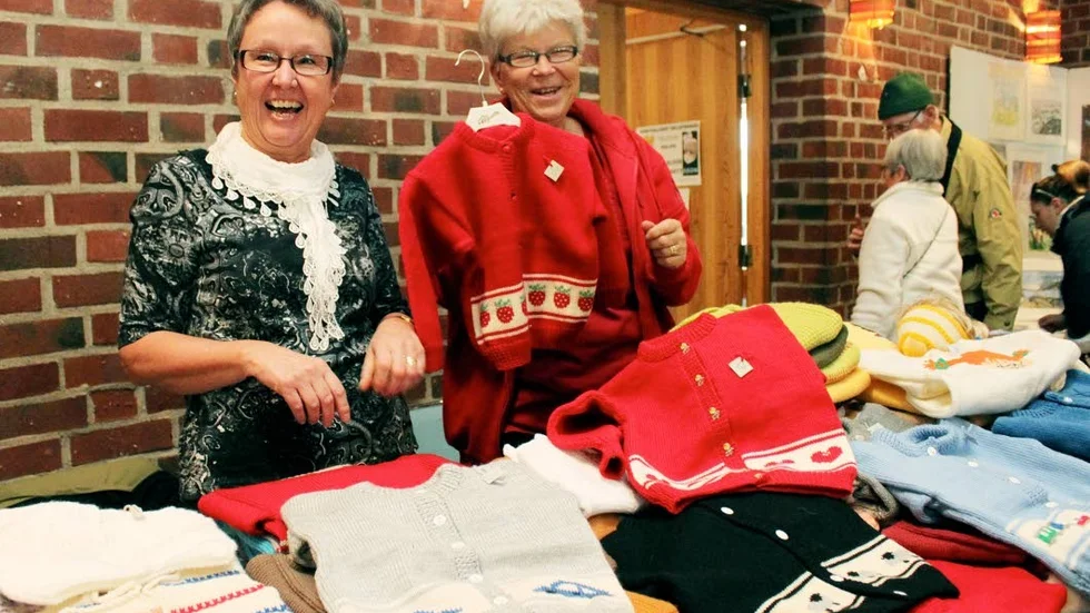 Monica Öberg och Gunilla Fransson under vårmarknaden 2011.