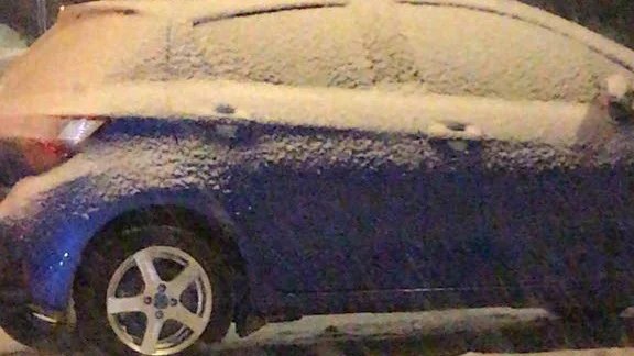 I början av februari skedde något oväntat – regalierna återfanns ovanpå en bil i en soptunna på en parkering i Åkersberga.