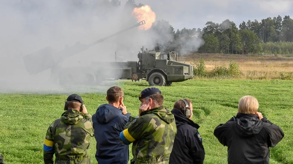 Försvars- och säkerhetspolitiken är för viktig för att användas till att vinna billiga inrikespolitiska poänger, skriver Hans Ekström (S).  FOTO: JONAS EKSTRÖMER/TT