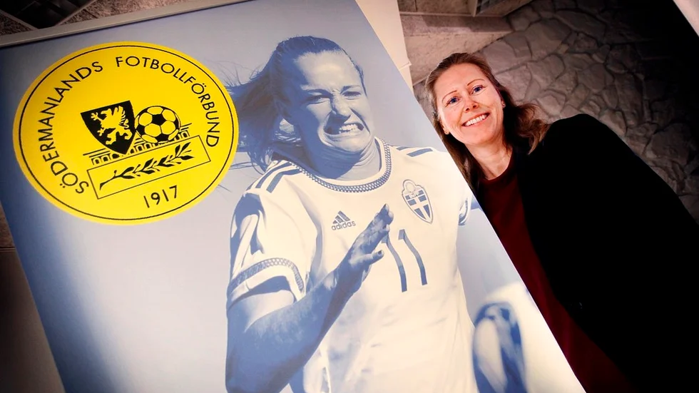 Nina Lindström, ordförande i 100-årsjubilerande Södermanlands Fotbollförbund, kan få anledning att återinföra en reservlagsserie i länet. Det är i alla fall önskemålet från en del klubbar i de lägre serierna som har tröttnat på alltför ojämna matcher.