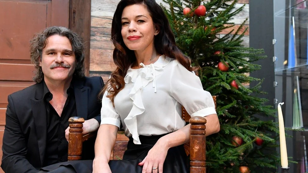 Erik Haag och Lotta Lundgren är årets julvärdar i SVT under julafton. Krönikör Niklas Johansson kommer med tips om hur detta kan hanteras.Foto: Jonas Ekströmer / TT