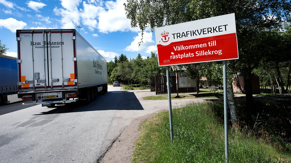 Stölden inträffade vid 16-tiden i måndags med en hel del folk i närheten, men ingen verkar ha lagt märkte till händelsen.