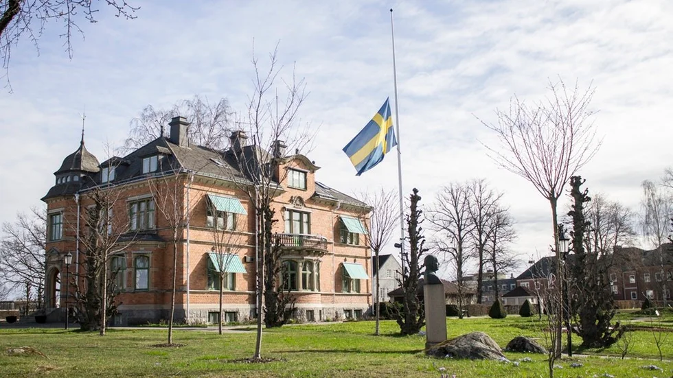 Kommunen kommer att hala flaggan under lördagen och flagga på halv stång.