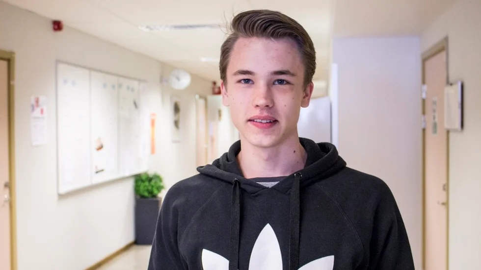 Simon Lundborg kan tänka sig att göra värnplikt, men är osäker på hur han känner när han tar studenten nästa år.