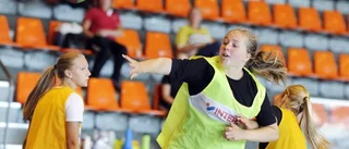 "Stallis" tjejer representerar Mariefred