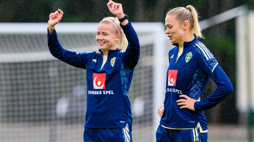 Hanna Glas till vänster.
