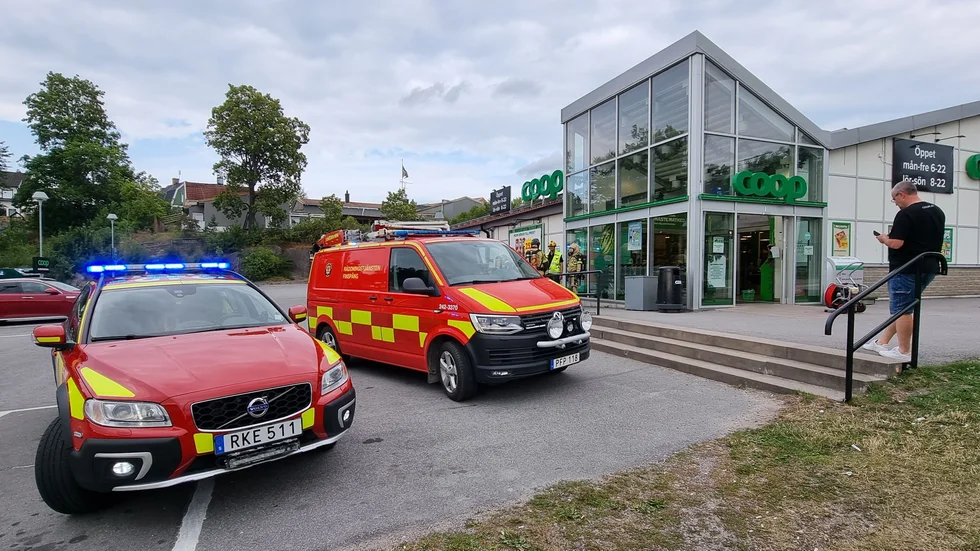 Vid 18.02 på måndagen larmades SOS alarm om utsläpp av farligt ämne från en butik på Bergslagsvägen i Finspång.