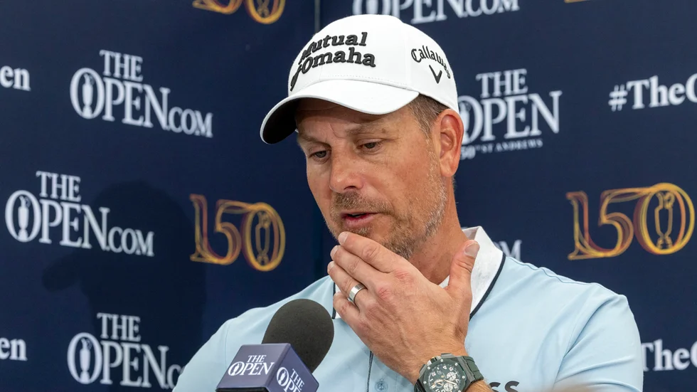 Henrik Stenson blir av med sin kepssponsor efter beslutet att gå med i LIV-touren. Arkivbild.