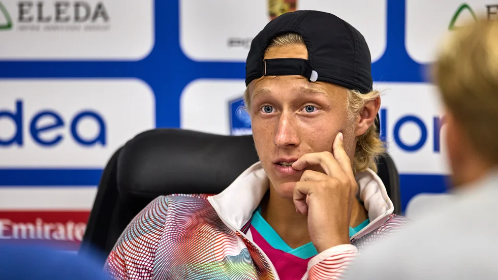 Björn Borgs son blev utslagen direkt i Båstad men tycker ändå att det ser ljust ut för svensk herrtennis: "Vi har många bra juniorer som kommer. Jag tycker många av dem ska få chansen att spela utanför Sverige", säger Leo Borg.