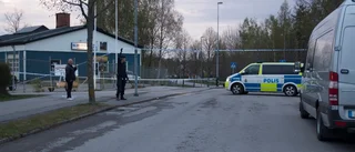 Tre mordmisstänkta kvar i häktet