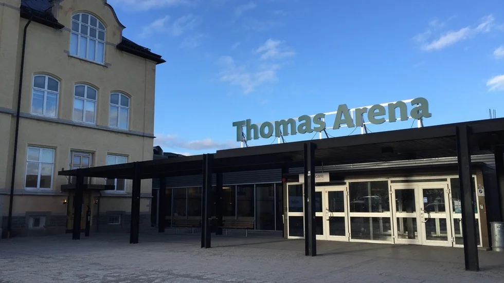 Enligt en polisanmälan ska en flicka ha blivit utsatt för sexualbrott inne på en toalett på Thomas arena i Strängnäs.