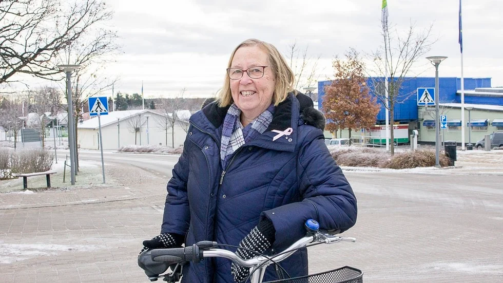 Evy Ridell vid Parkvägen i Vingåker en kall tisdagsförmiddag i november.