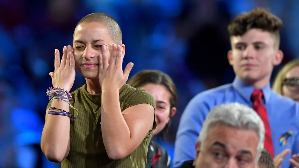 Emma Gonzalez i en debatt efter senaste skolmassakern i USA. Det är ungdomar som hon som går först i den rörelse som nu växer mot vapenlagarna. Foto: Michael Laughlin/South Florida Sun-Sentinel/AP