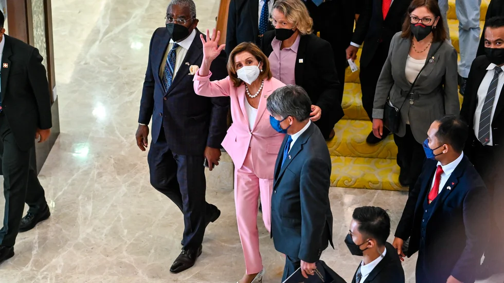 Nancy Pelosi vid en rundtur i parlamentsbyggnaden i Malaysias huvudstad Kuala Lumpur på tisdagen. Talmannen i USA:s representanthus är på en Asienturné, där hon enligt uppgifter även kommer att besöka Taiwan.
